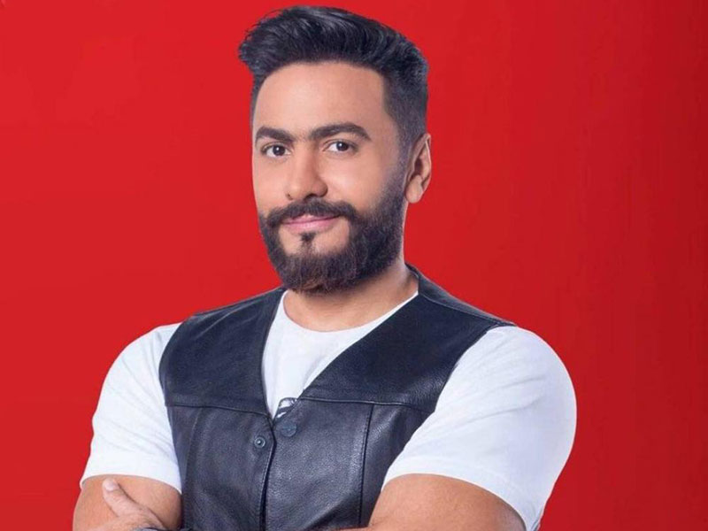اضغط لمشاهدة الفيديو: شاب مصري يُدخل تامر حسني في نوبة ضحك هستيرية